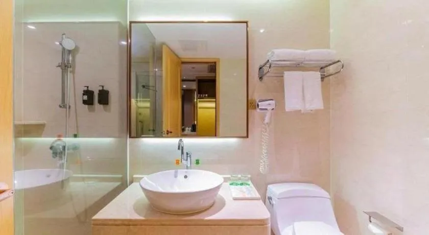 Vienna Hotel Guangdong Zhongshan Xiaolan High-Speed Railway Station