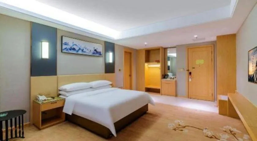 Bed in Vienna Hotel Guangdong Zhongshan Xiaolan High-Speed Railway Station