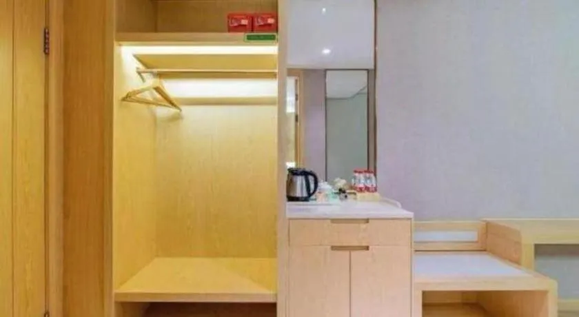 Vienna Hotel Guangdong Zhongshan Xiaolan High-Speed Railway Station