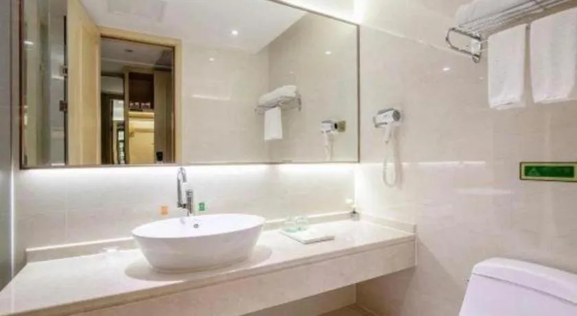 Vienna Hotel Guangdong Zhongshan Xiaolan High-Speed Railway Station