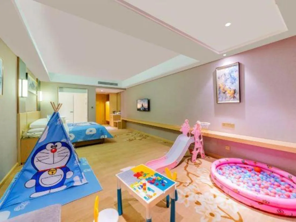 Vienna Hotel Guangdong Zhongshan Xiaolan High-Speed Railway Station