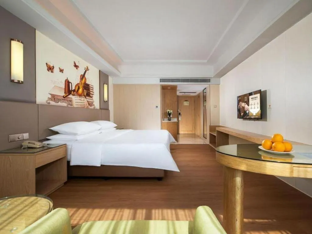Bed in Venus International Hotel Guangdong Huizhou West Lake