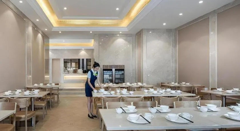 Vienna Hotel Fuzhou Changle Shouzhan Hangcheng Metro Station