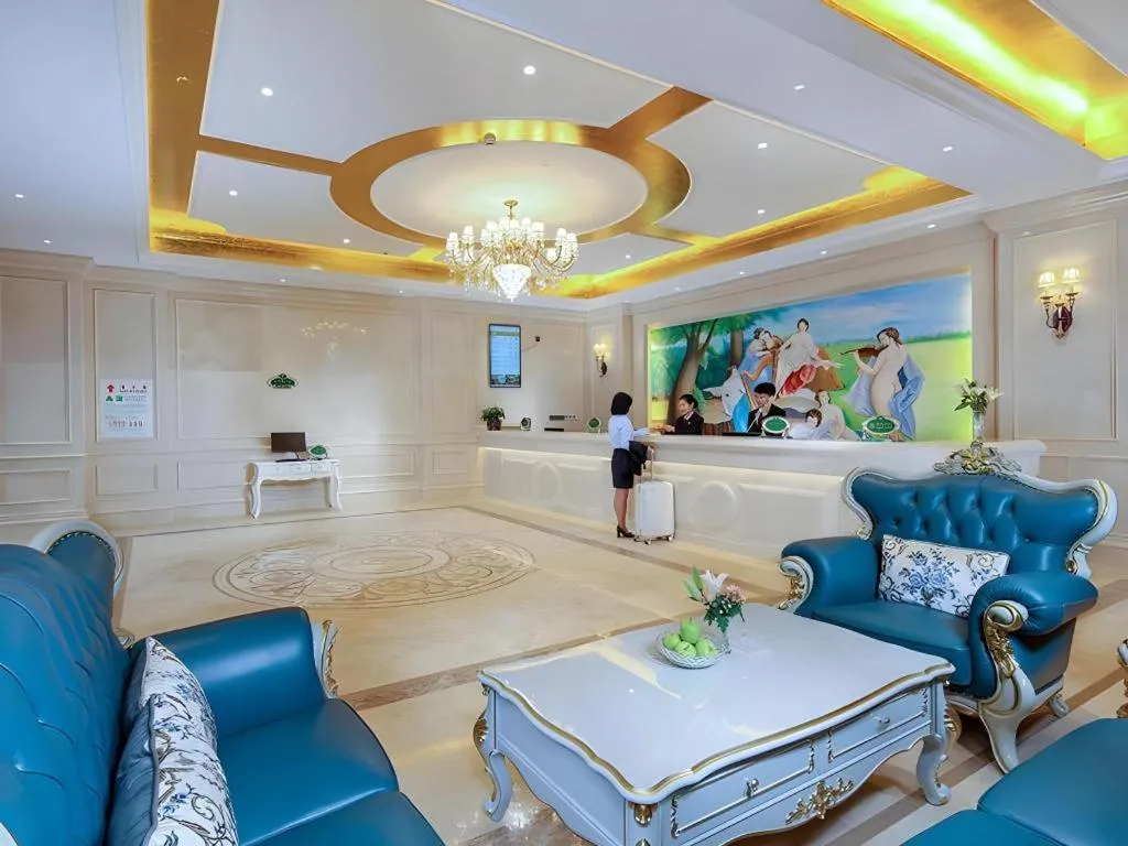 Vienna Hotel Chengdu University of Pertroleum Metro Station