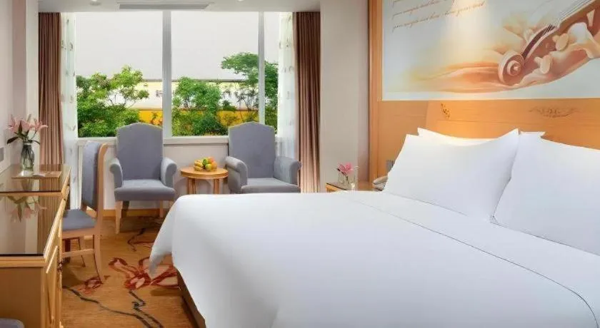 Bed in Vienna Hotel Guangxi Hezhou Guposhan Suifeng