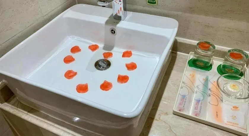 Vienna Hotel Guangxi Hezhou Guposhan Suifeng