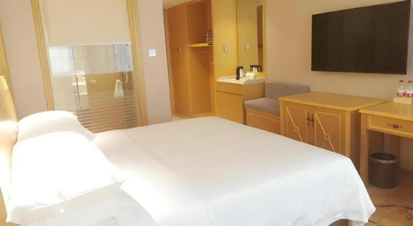 Bed in Vienna Hotel Guangxi Hezhou Guposhan Suifeng