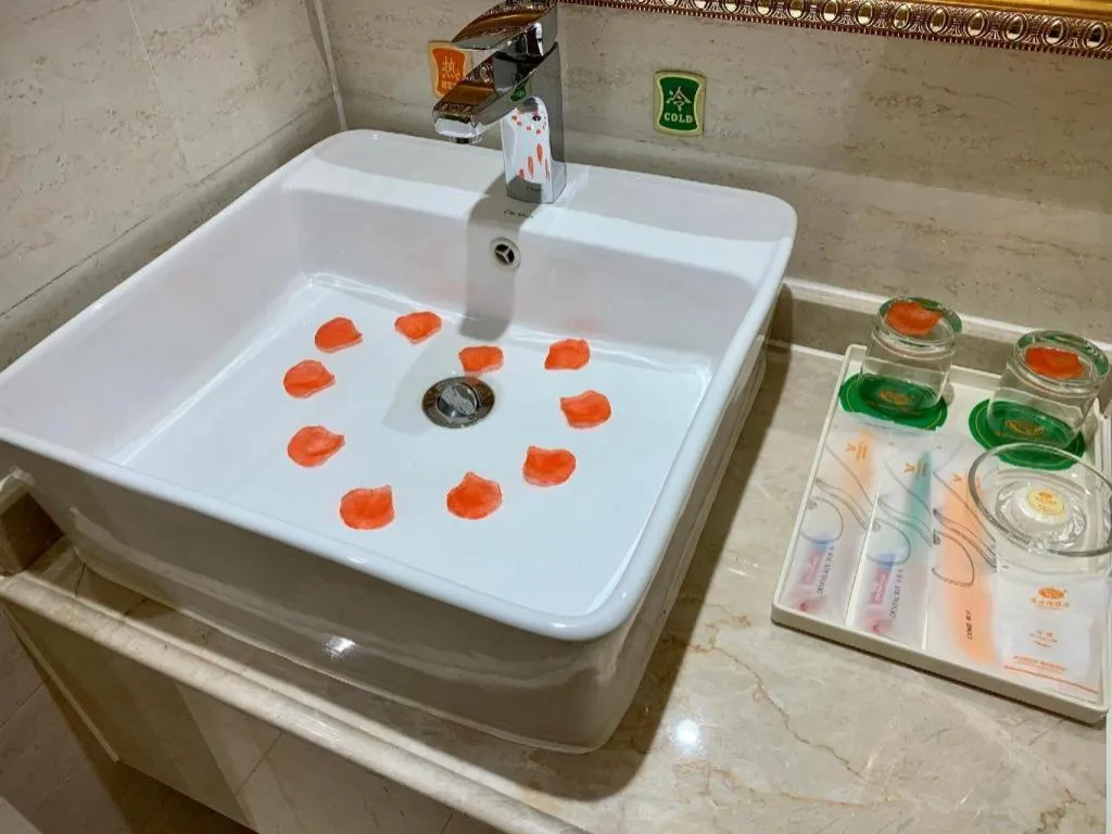 Vienna Hotel Guangxi Hezhou Guposhan Suifeng