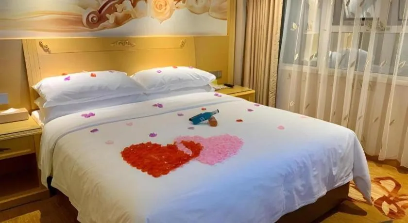 Bed in Vienna Hotel Guangxi Hezhou Guposhan Suifeng