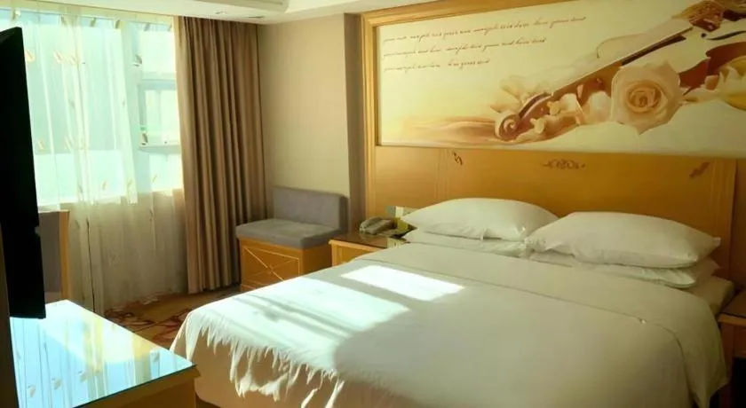 Bed in Vienna Hotel Guangxi Hezhou Guposhan Suifeng
