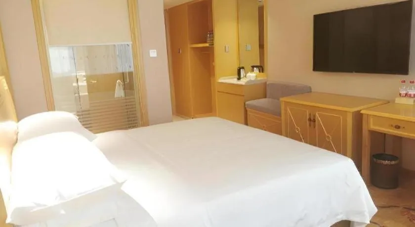 Bed in Vienna Hotel Guangxi Hezhou Guposhan Suifeng