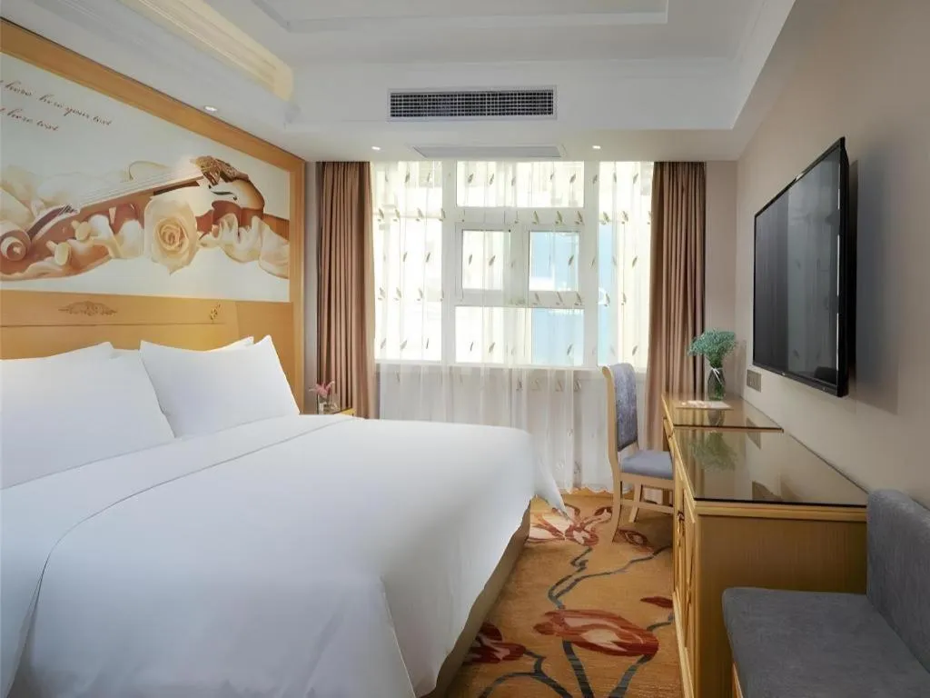 Bed in Vienna Hotel Guangxi Hezhou Guposhan Suifeng