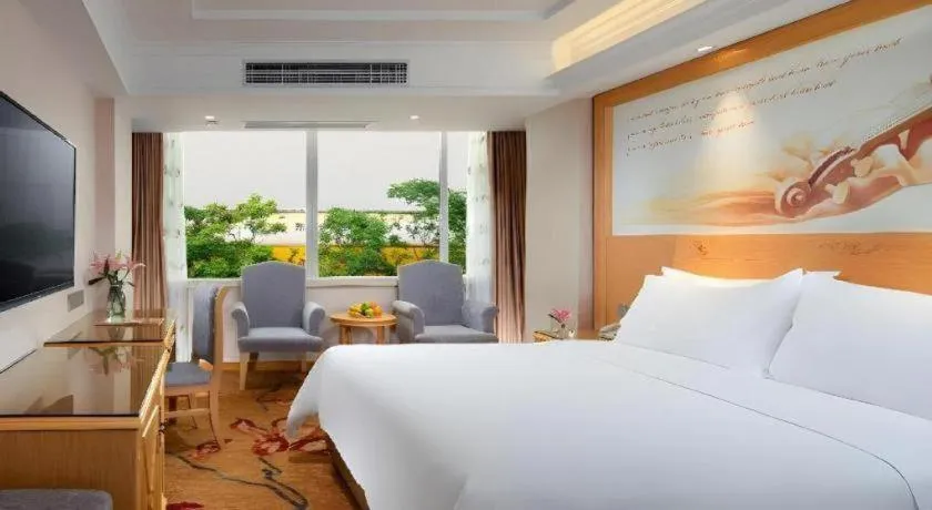 Bed in Vienna Hotel Guangxi Hezhou Guposhan Suifeng