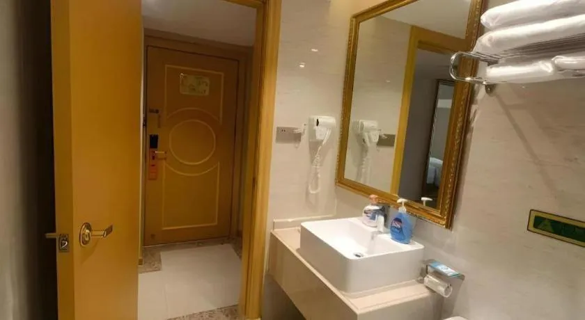 Vienna Hotel Guangxi Hezhou Guposhan Suifeng