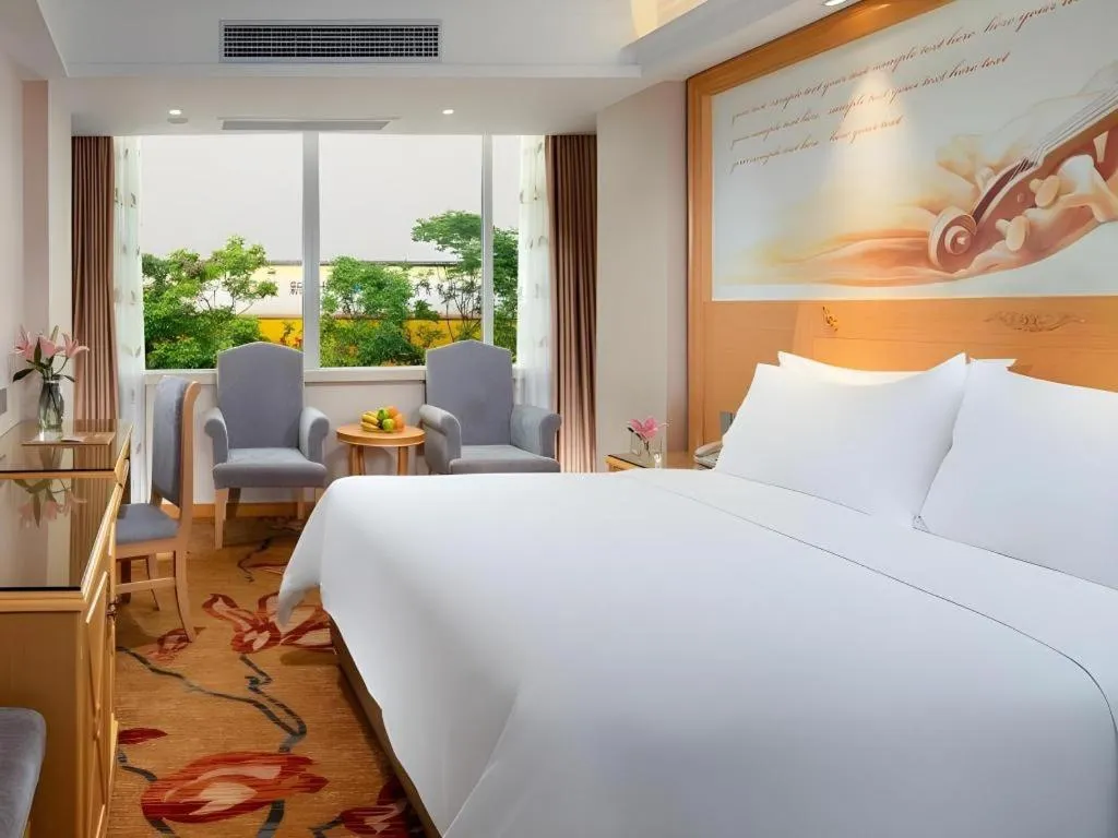 Bed in Vienna Hotel Guangxi Hezhou Guposhan Suifeng