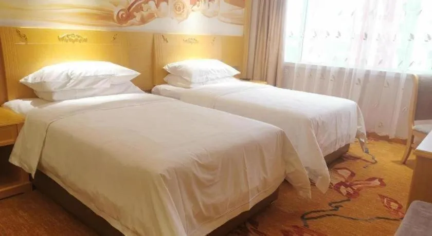 Bed in Vienna Hotel Guangxi Hezhou Guposhan Suifeng