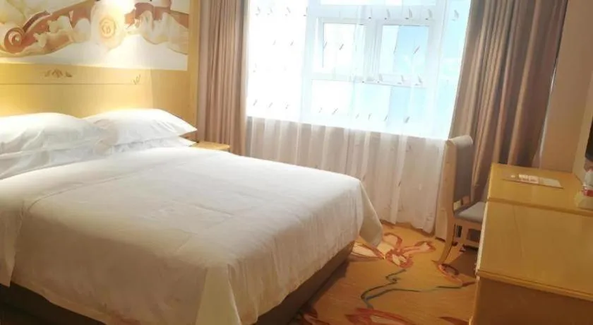 Bed in Vienna Hotel Guangxi Hezhou Guposhan Suifeng