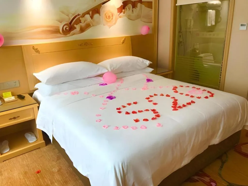 Bed in Vienna Hotel Guangxi Hezhou Guposhan Suifeng