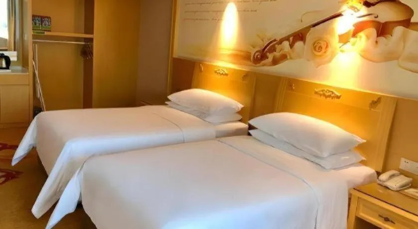 Bed in Vienna Hotel Guangxi Hezhou Guposhan Suifeng