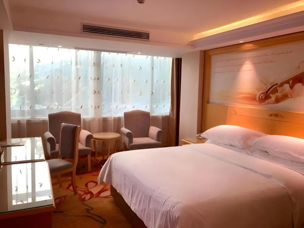 Bed in Vienna Hotel Guangxi Hezhou Guposhan Suifeng