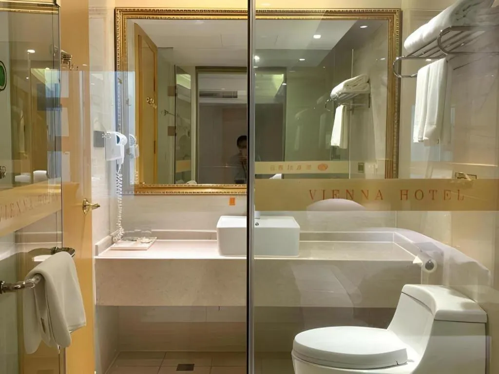 Vienna Hotel Guangxi Hezhou Guposhan Suifeng