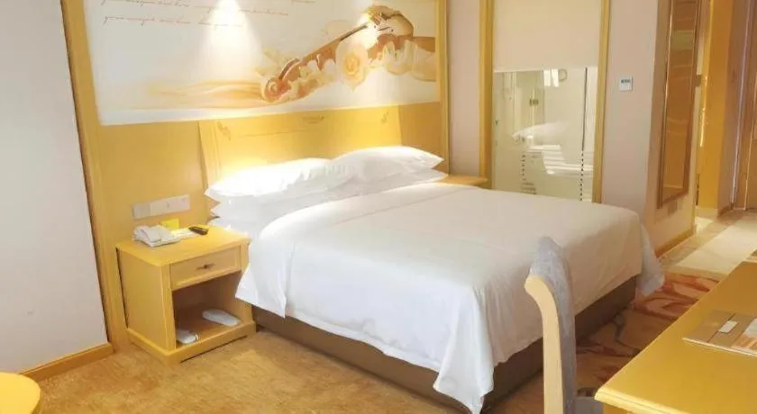 Bed in Vienna Hotel Guangxi Hezhou Guposhan Suifeng