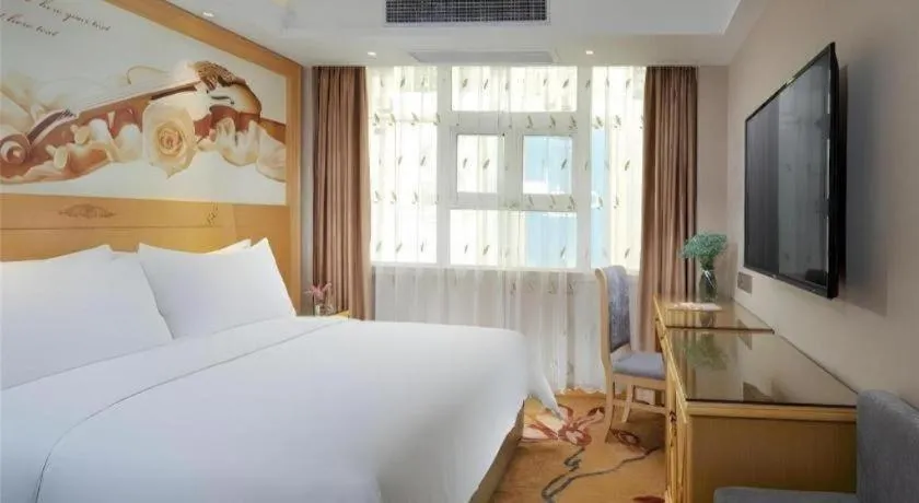 Bed in Vienna Hotel Guangxi Hezhou Guposhan Suifeng