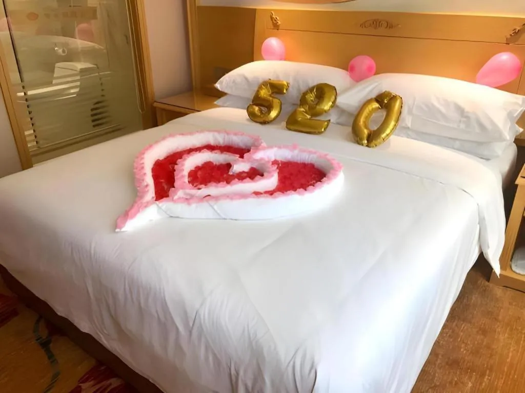 Bed in Vienna Hotel Guangxi Hezhou Guposhan Suifeng