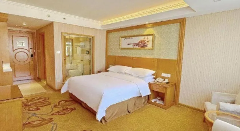 Bed in Vienna Hotel Guangxi Guilin Xing'an