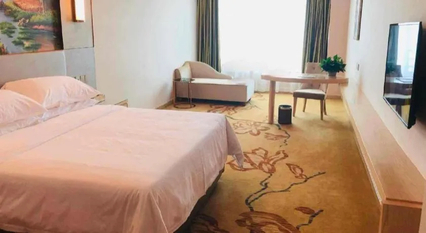 Bed in Vienna Hotel Guangdong Huizhou High-Speed North Railway Station Xiaojinkou