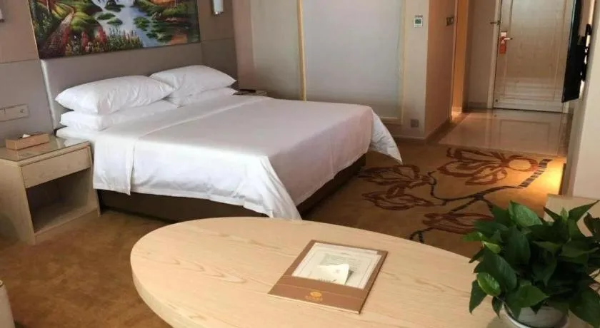 Bed in Vienna Hotel Guangdong Huizhou High-Speed North Railway Station Xiaojinkou