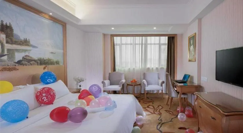 Vienna Hotel Guangzhou Huadu Sunac Cultural Tourism City Shiling