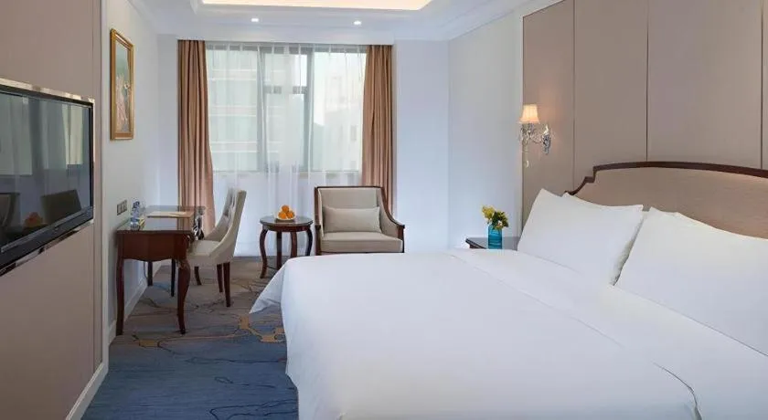 Bed in Vienna Hotel Guangzhou Baiyun College Jinyuan Plaza