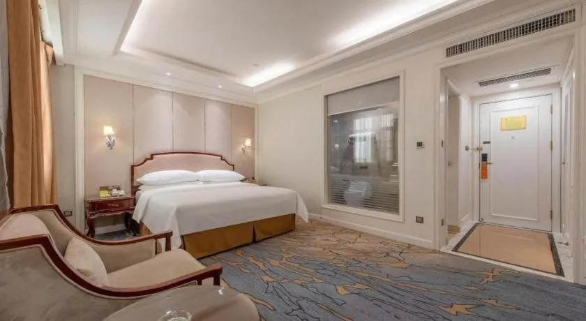 Bed in Vienna Hotel Guangzhou Baiyun College Jinyuan Plaza