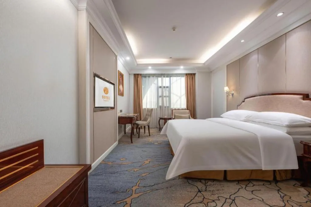 Bed in Vienna Hotel Guangzhou Baiyun College Jinyuan Plaza
