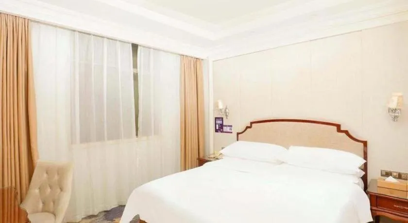 Bed in Vienna Hotel Guangzhou Baiyun College Jinyuan Plaza