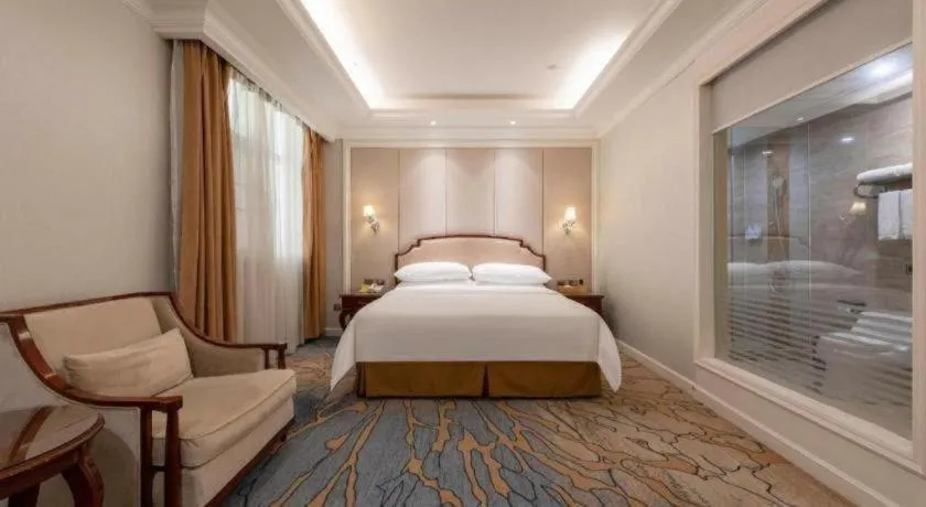 Bed in Vienna Hotel Guangzhou Baiyun College Jinyuan Plaza