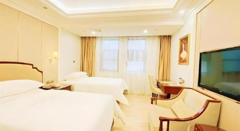 Bed in Vienna Hotel Guangzhou Baiyun College Jinyuan Plaza