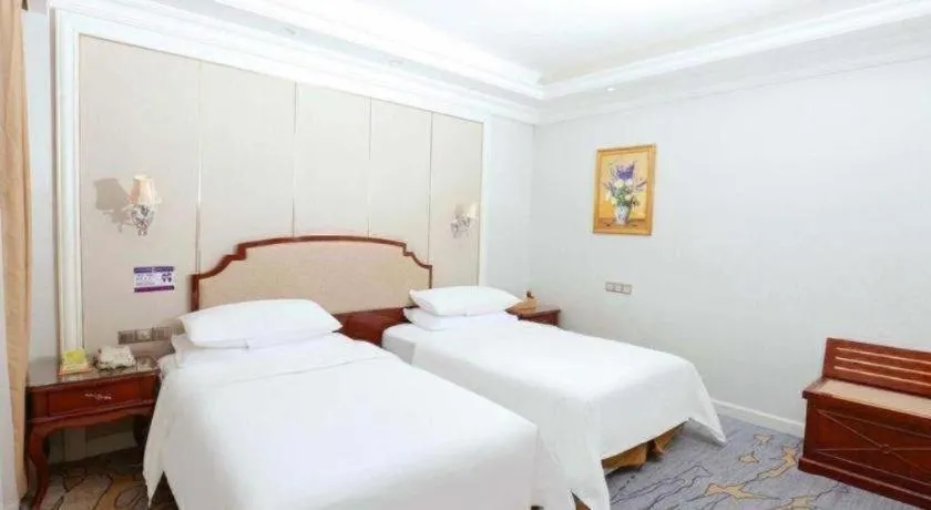 Bed in Vienna Hotel Guangzhou Baiyun College Jinyuan Plaza