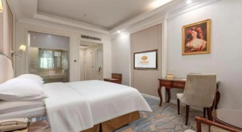 Bed in Vienna Hotel Guangzhou Baiyun College Jinyuan Plaza