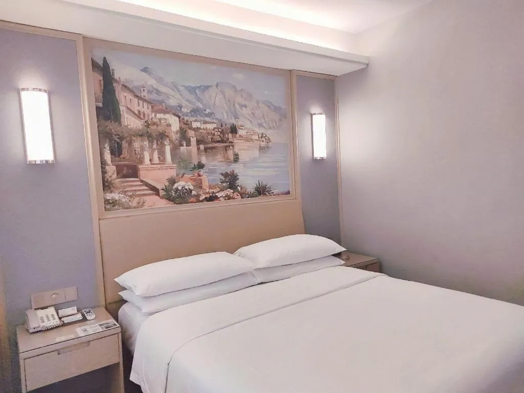 Bed in Vienna Hotel Guangxi Hechi Jinchengjiang Baima Street