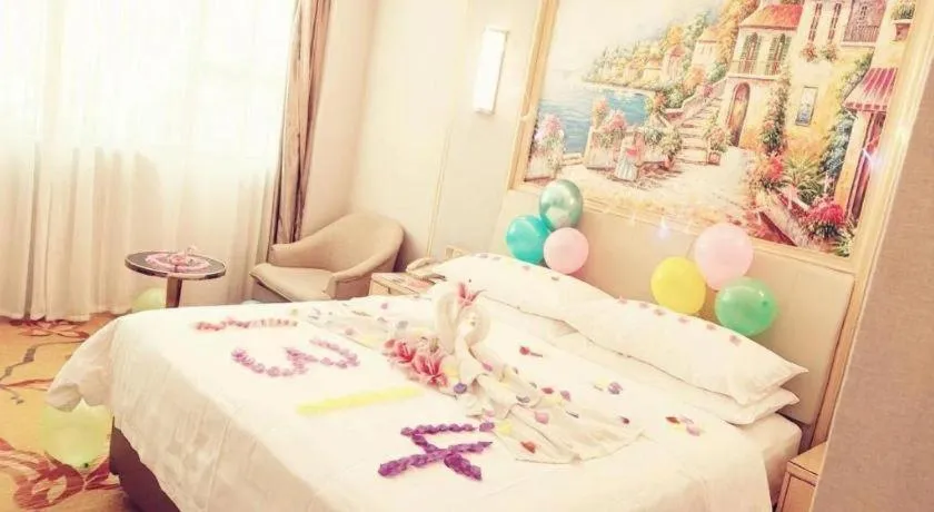 Bed in Vienna Hotel Guangxi Hechi Jinchengjiang Baima Street