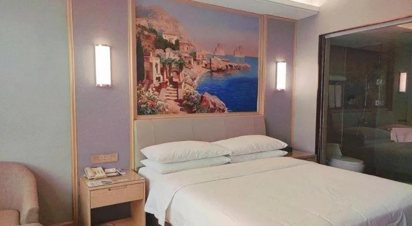 Bed in Vienna Hotel Guangxi Hechi Jinchengjiang Baima Street