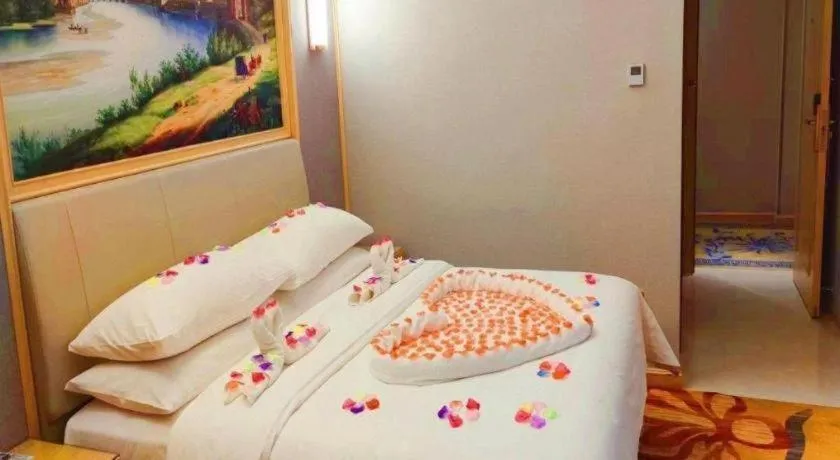 Bed in Vienna Hotel Guangxi Hechi Jinchengjiang Baima Street