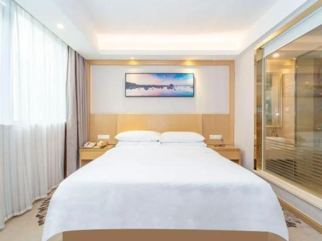 Bed in Vienna Hotel Guangzhou Huadu Financial Center Sunac Amusement Park
