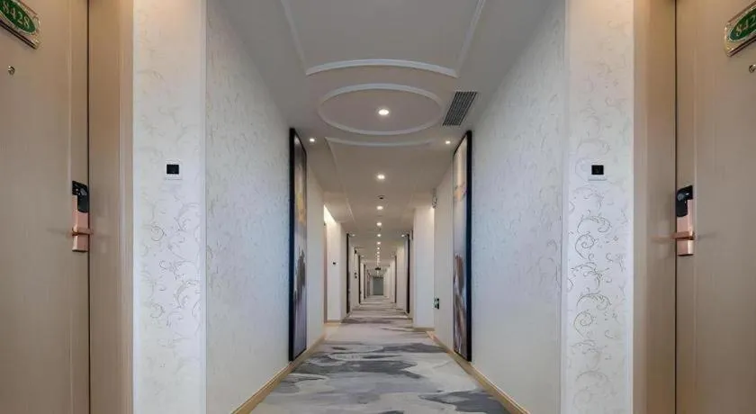 Vienna Hotel Guangzhou Huadu Financial Center Sunac Amusement Park