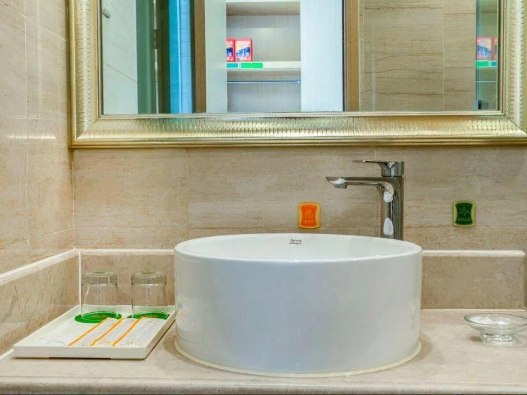 Vienna Hotel Guangzhou Huadu Financial Center Sunac Amusement Park