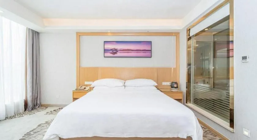 Bed in Vienna Hotel Guangzhou Huadu Financial Center Sunac Amusement Park