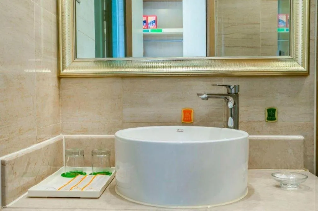 Vienna Hotel Guangzhou Huadu Financial Center Sunac Amusement Park