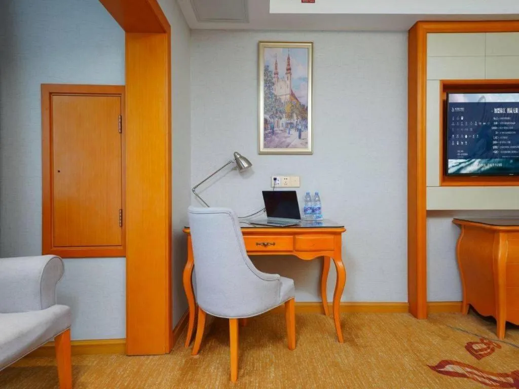 Vienna Hotel Guiyang North Station Dream City